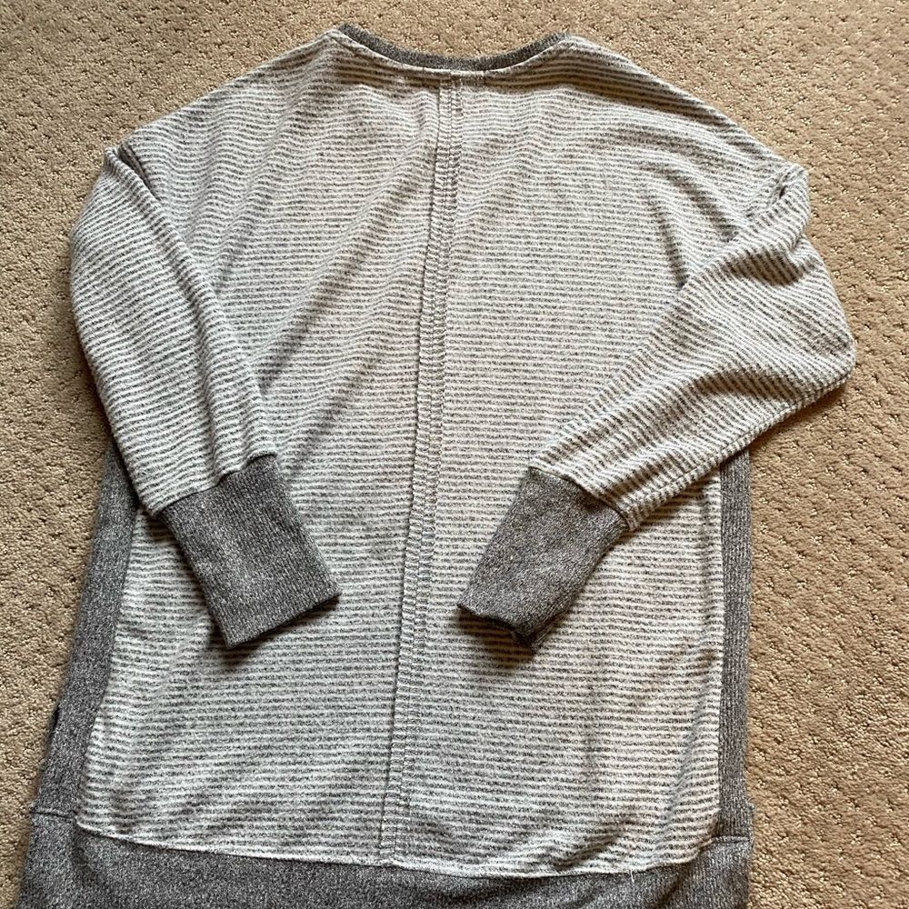 Gibson sweater. Size P/S. Good condition